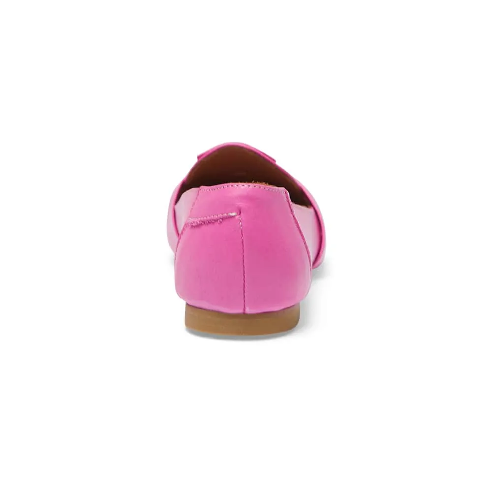 Rosco Flat in Fuschia Leather