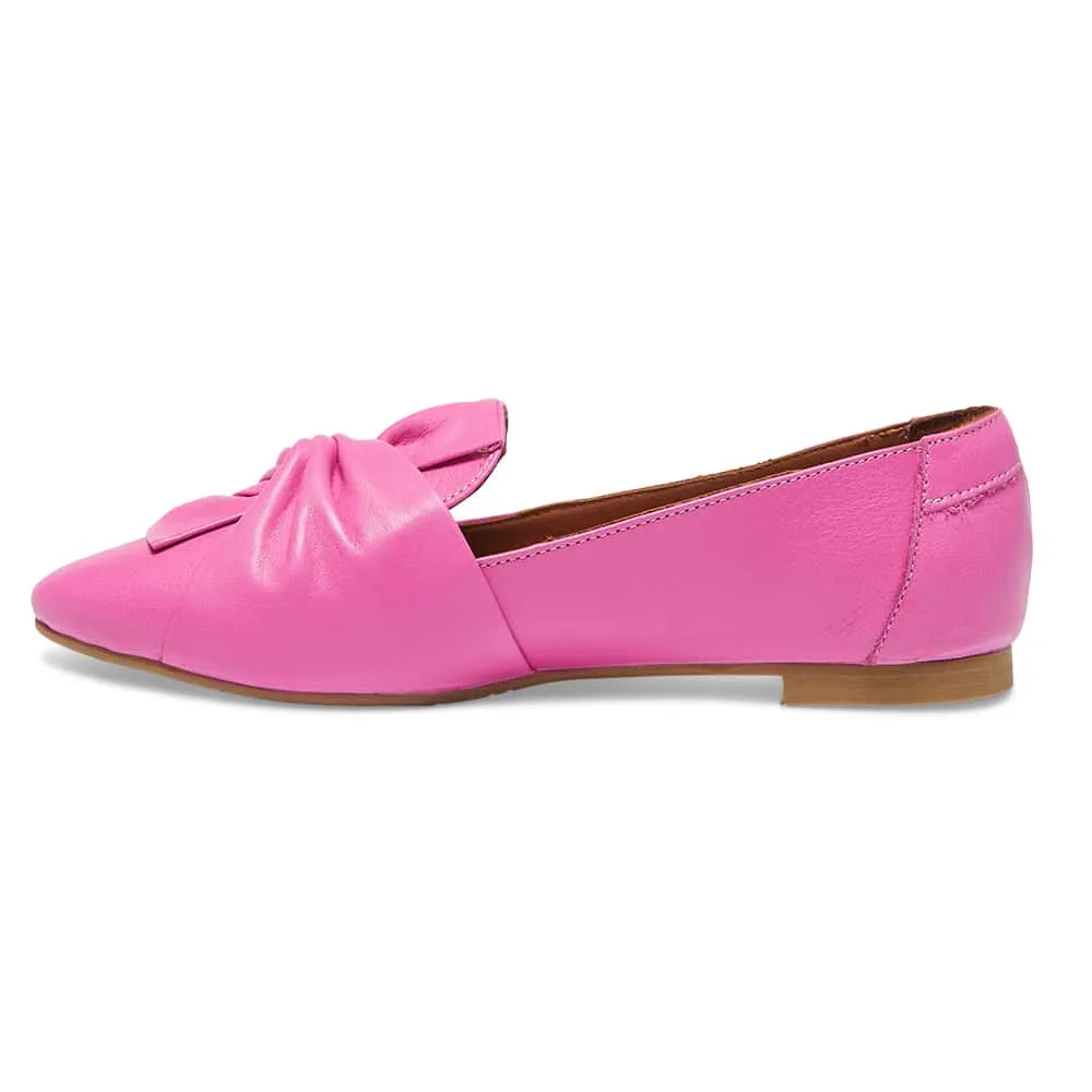 Rosco Flat in Fuschia Leather