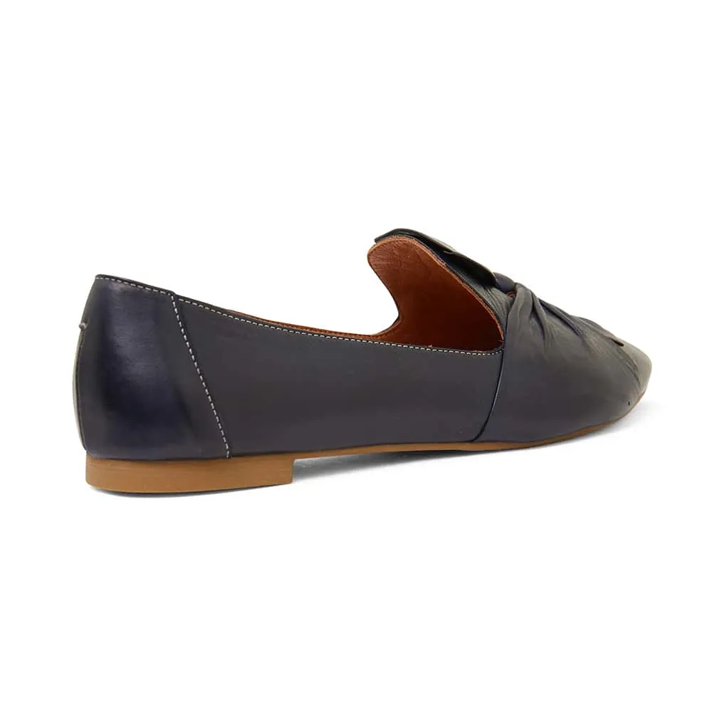 Rosco Flat in Navy Leather